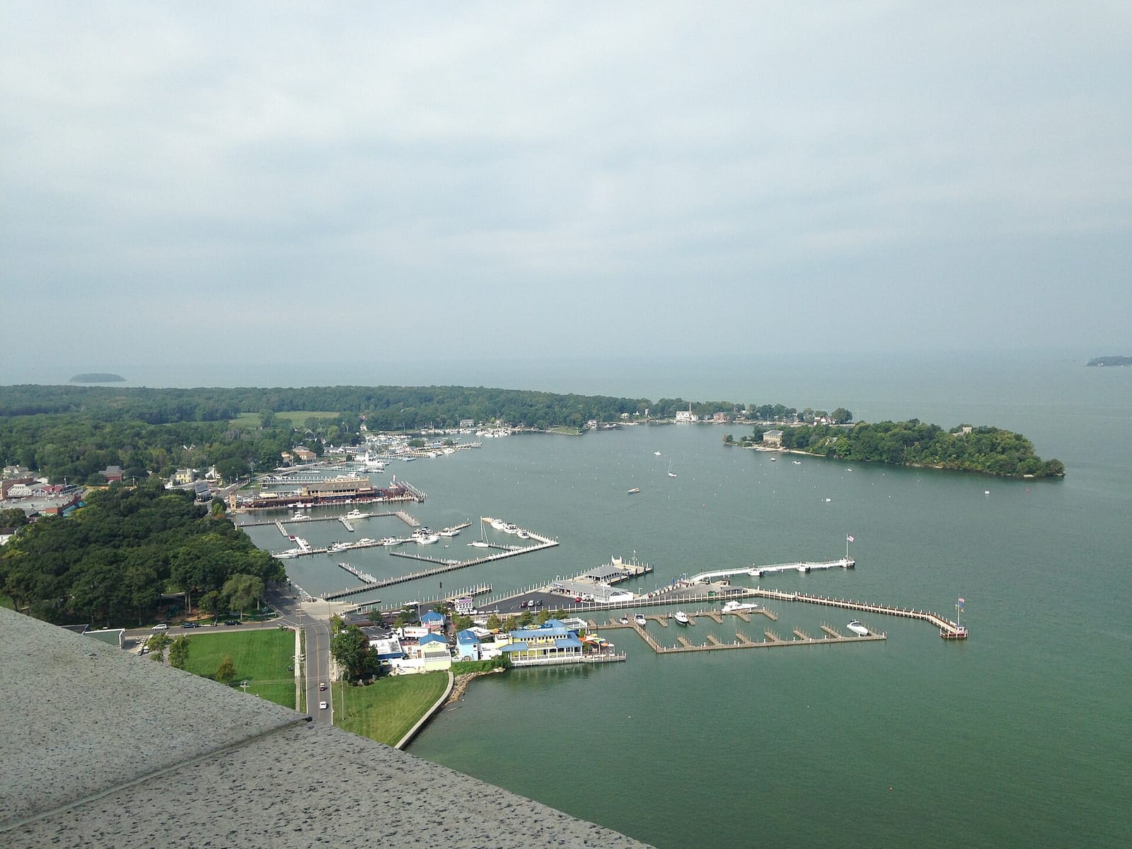 Put-in-Bay — Explore Put-in-Bay with ease on licensed golf carts, perfect for island roads.